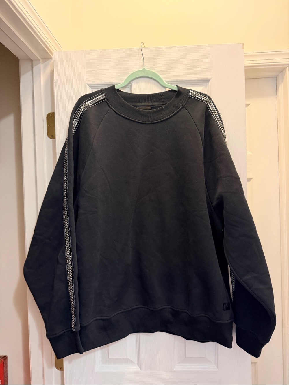 UGG Black Crewneck Sweatshirt with Contrast Shoulder Stitching